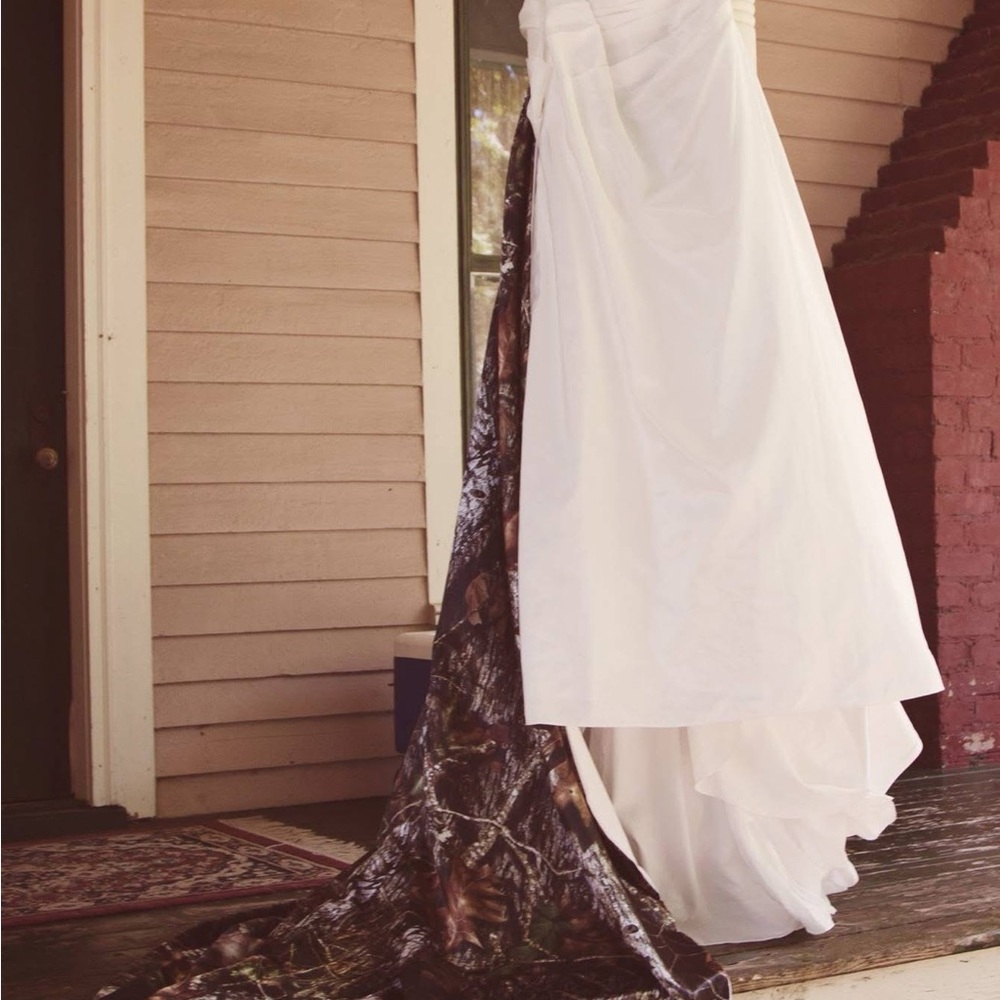 David's Bridal White Maxi A-Line Wedding Dress with High-Low Style